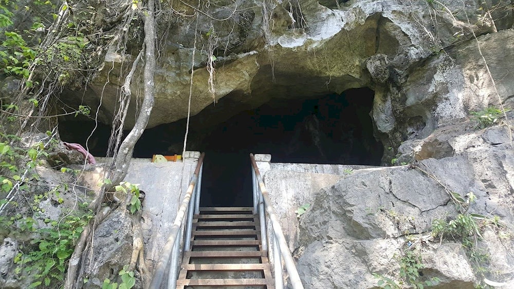 The natural rock surfaces helped regulate temperature, creating a cooler and safer environment compared to surface conditions during the war 